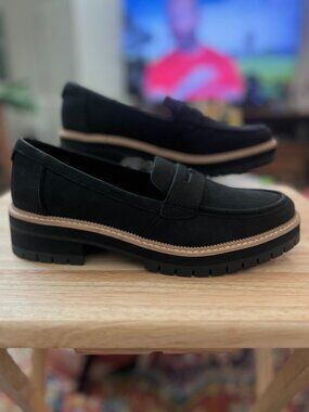 TOMS Black Platform Loafers Lug Sole Size 10 Women’s